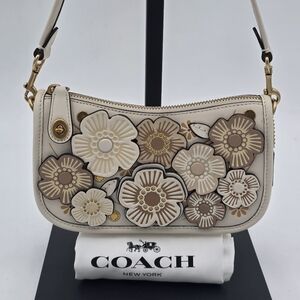 💥NWOT💥 Coach Tea Rose Swinger 20, Chalk